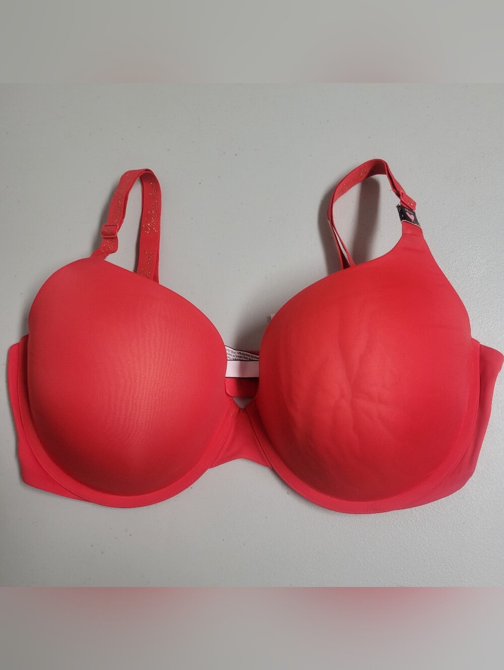 Victoria's Secret NWt T-Shirt Push-Up  Bra Red Size 38DD.